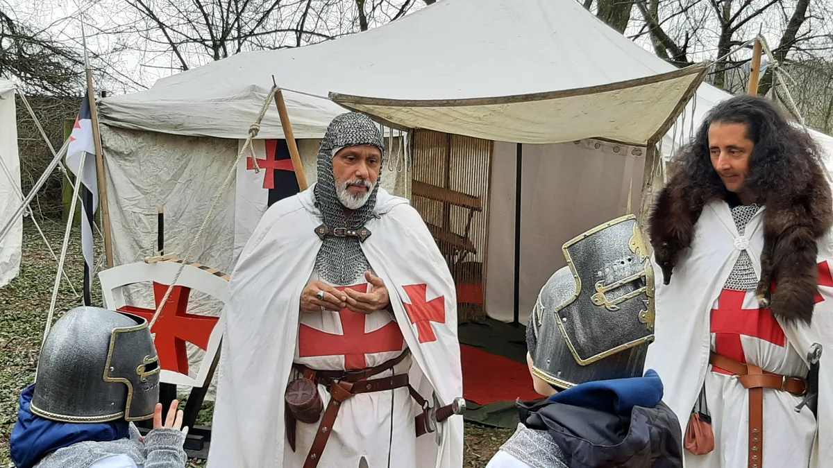 Mittelalter-Event Tempelritter in Dübendorf
San-Dro Magnus Magister spricht Mittelalter-Event Tempelritter in Dübendorf
San-Dro Magnus Magister spricht