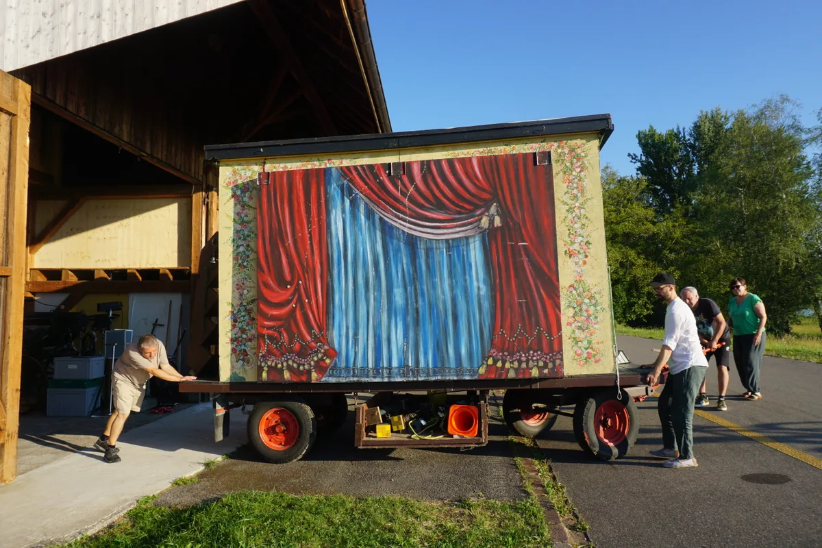 Aufführung auf dem Theaterwagen