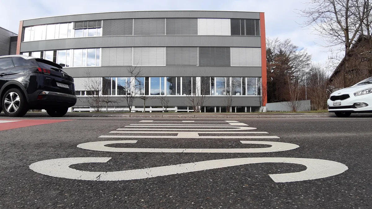 Schulhaus Grüze Sekundarschule Dübendorf
(Bilder sind falsch mit "Högler" beschriftet)