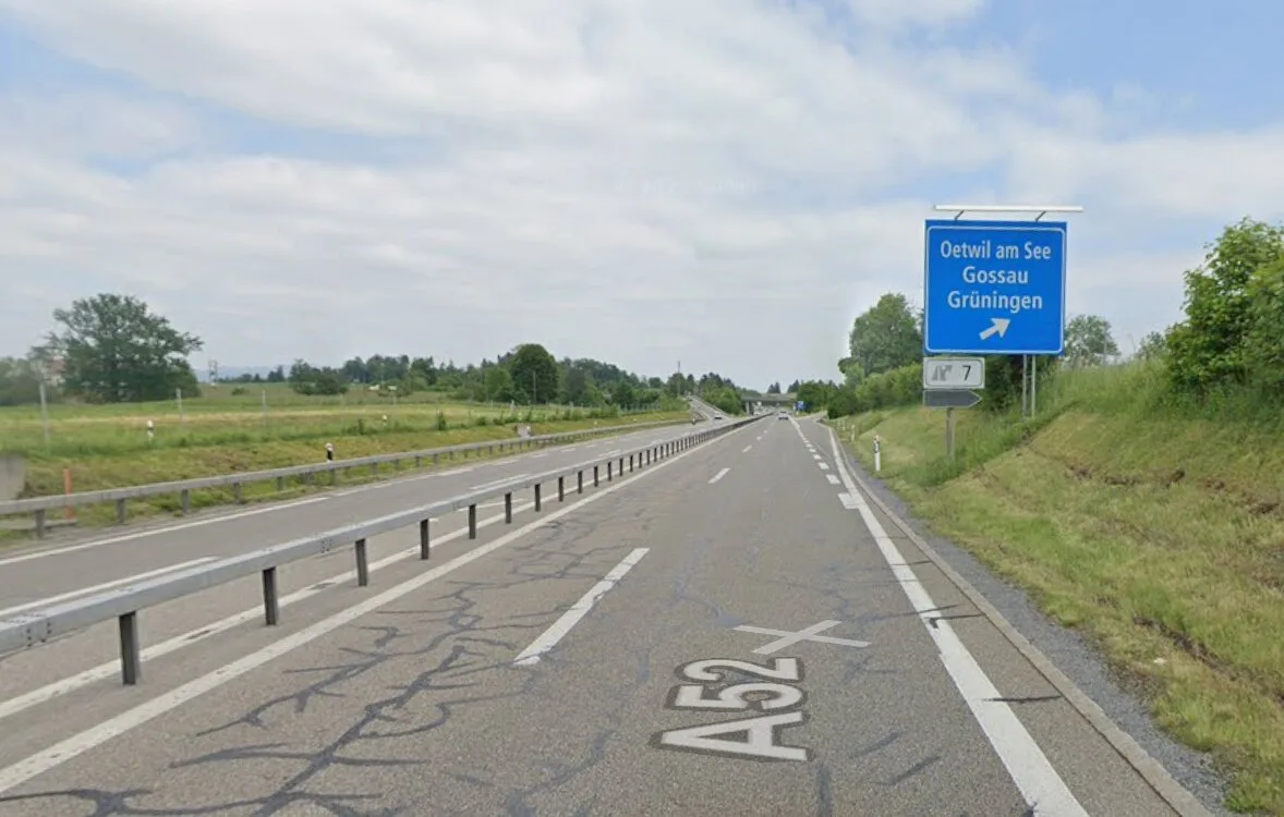 Teile der Forchautostrasse werden diesen Herbst saniert, so auch die Ausfahrt Oetwil am See. 