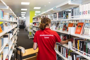 23399528-2 Symbolbild Bibliothek Uster