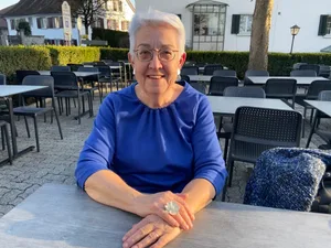 Theres Kolar bietet Patience Kurse an und ist selber eine Spielernatur. Auch ist sie eine Gewinnerin des SRF-Quiz 1 gegen 100 Theres Kolar bietet Patience Kurse an und ist selber eine Spielernatur. Auch ist sie eine Gewinnerin des SRF-Quiz 1 gegen 100