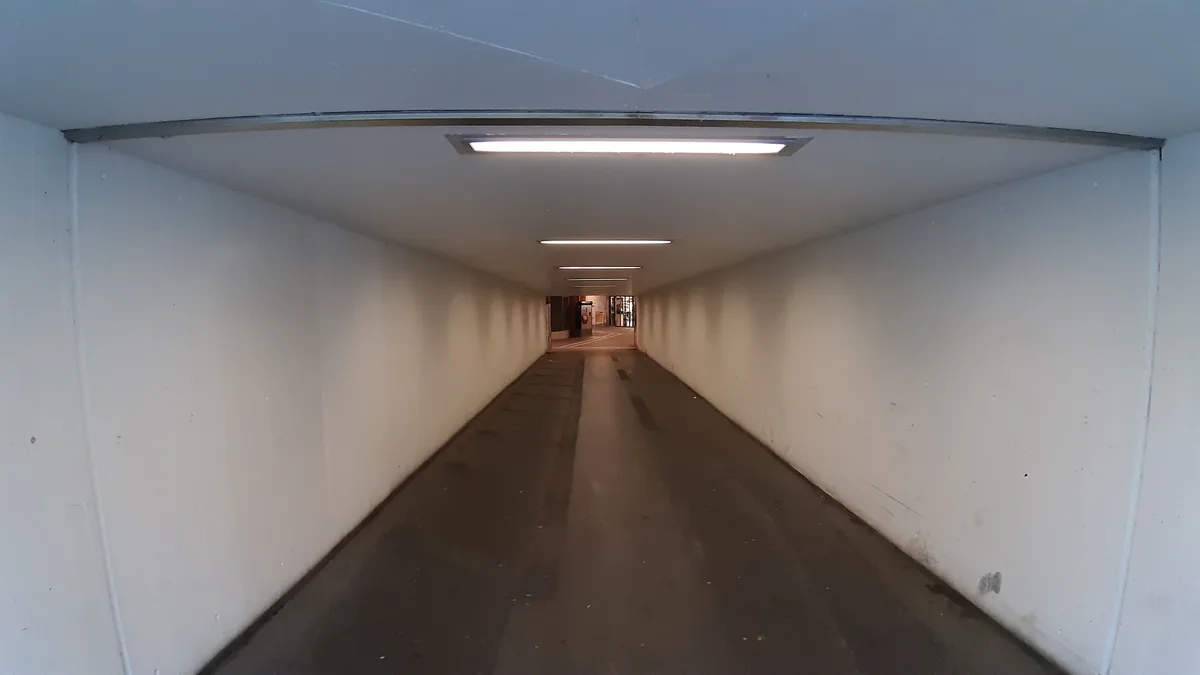 12749460-4 Unterführung Bahnhof Dübendorf