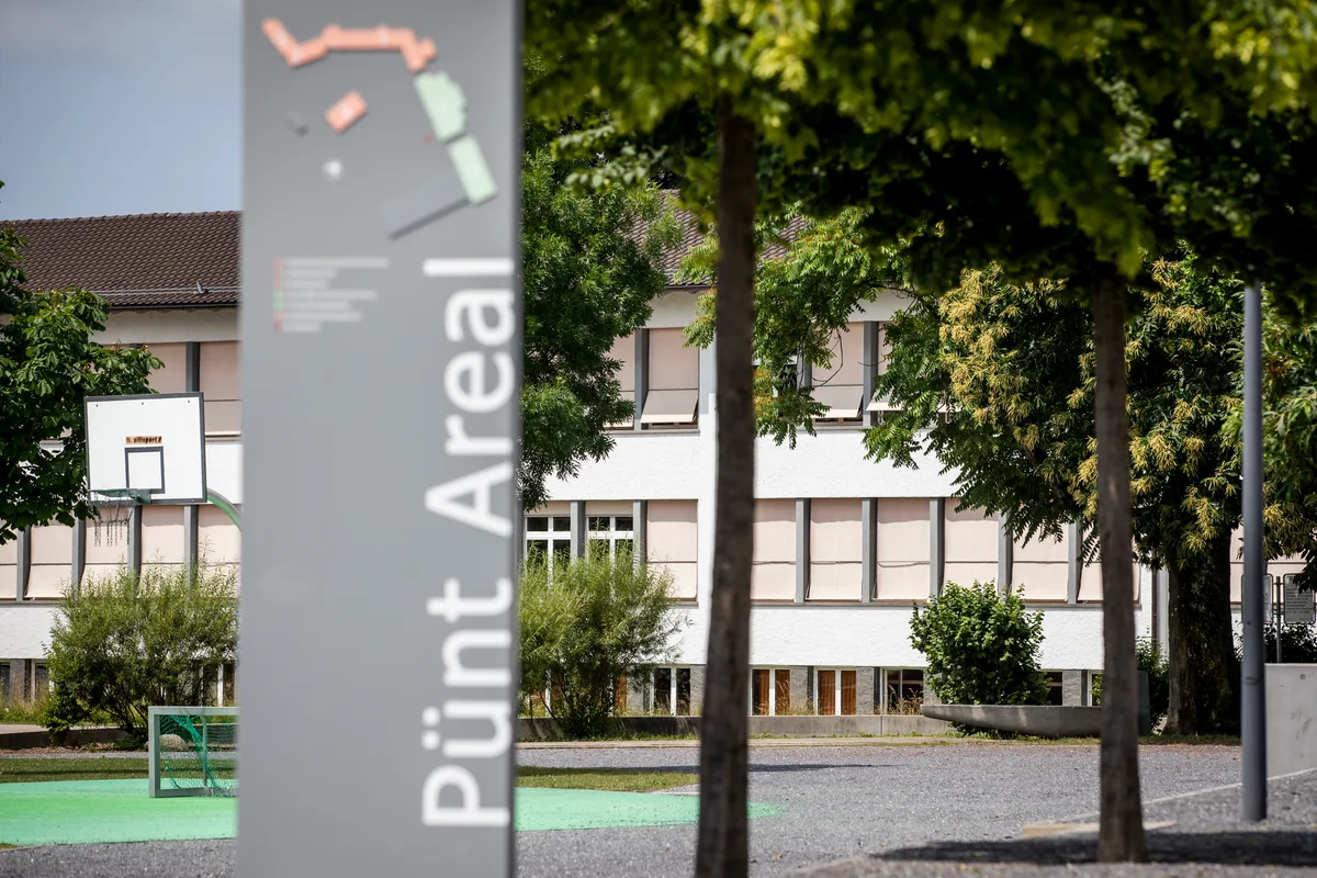 29009262-2 Schulhaus Pünt