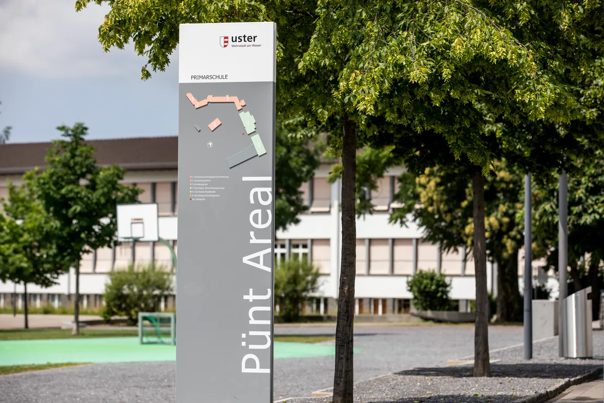 Ein Polizeieinsatz, geforderte Untersuchungen und eine Strafanzeige: Die Vorgänge im Schulhaus Pünt beschäftigen die Ustermer Politik. (Archivbild) Ein Polizeieinsatz, geforderte Untersuchungen und eine Strafanzeige: Die Vorgänge im Schulhaus Pünt beschäftigen die Ustermer Politik. (Archivbild)
