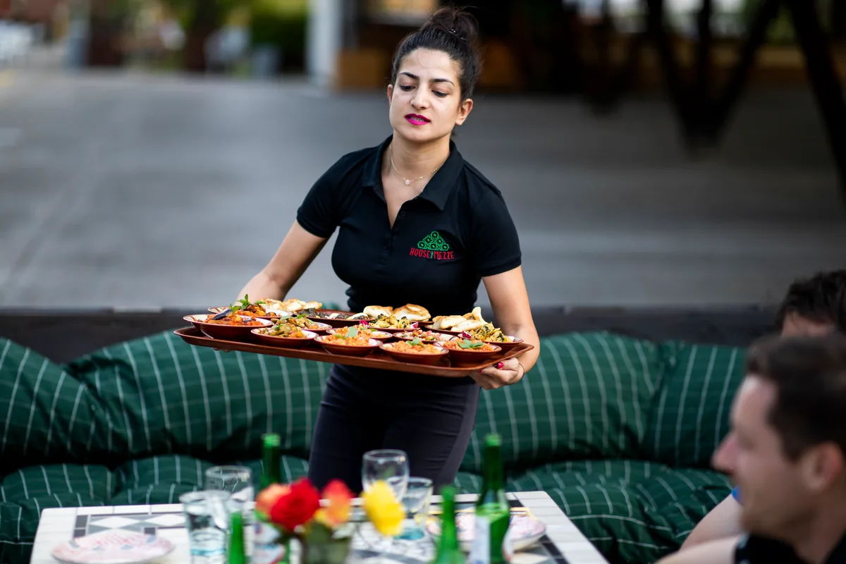 Testessen im 'House of Mezze' auf dem Zeughausareal