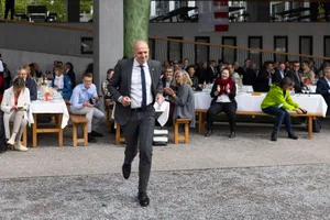 10576843-1 Nachwahl-Feier Kantonsratspräsident Benno Scherrer beim Bildungszentrum Uster