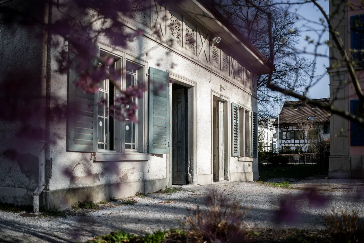 14575703-33 Im Park der Villa Grunholzer können die Besuchenden das Märchen hautnah miterleben. (Archiv)