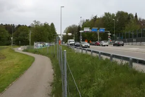 24182250-4 Von Mittwoch, 25., bis Sonntag, 29. September, sind die Lichtsignale auf der Kreuzung Itschnach/Zumikon nicht in Betrieb. Wegen der Rad-WM gibt es ausserdem Polizeikontrollen.