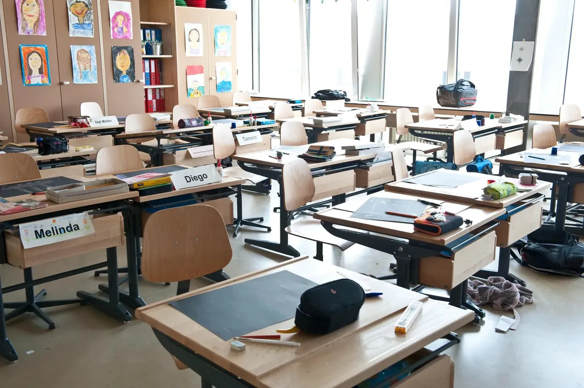Aufgrund der Grippewelle fehlen in den Schulen momentan viele Kinder für längere Zeit. Aufgrund der Grippewelle fehlen in den Schulen momentan viele Kinder für längere Zeit.