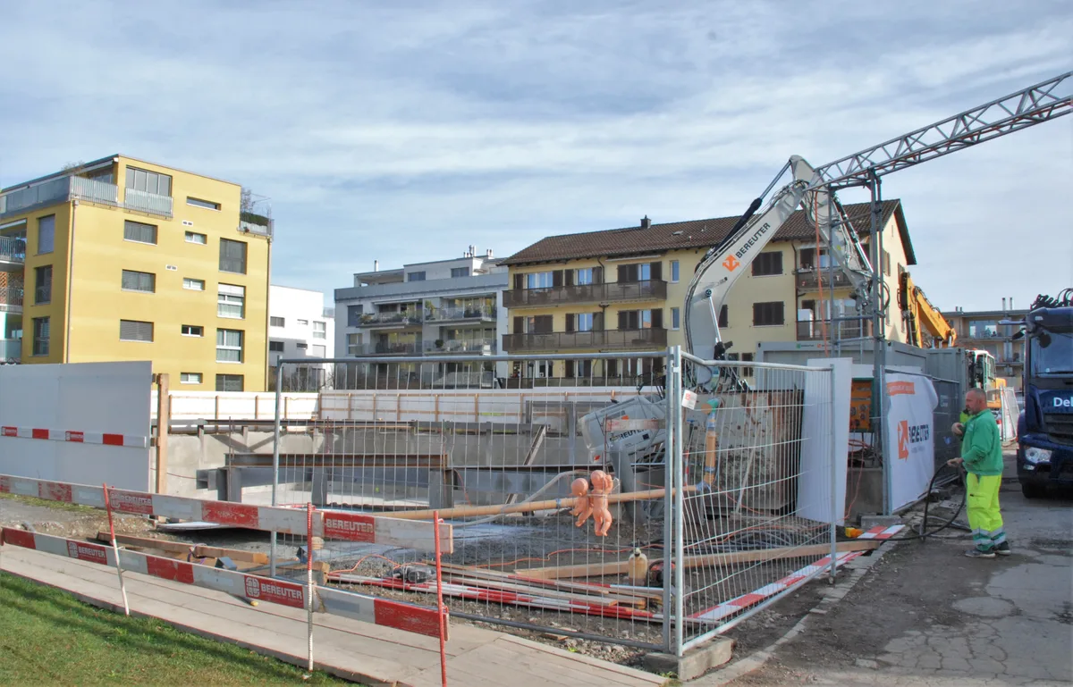 In Uster werden im Loren-Quartier Häuser mit günstigem Wohnraum abgerissen, neu entstehen Neubauten mit teuren Wohnungen.