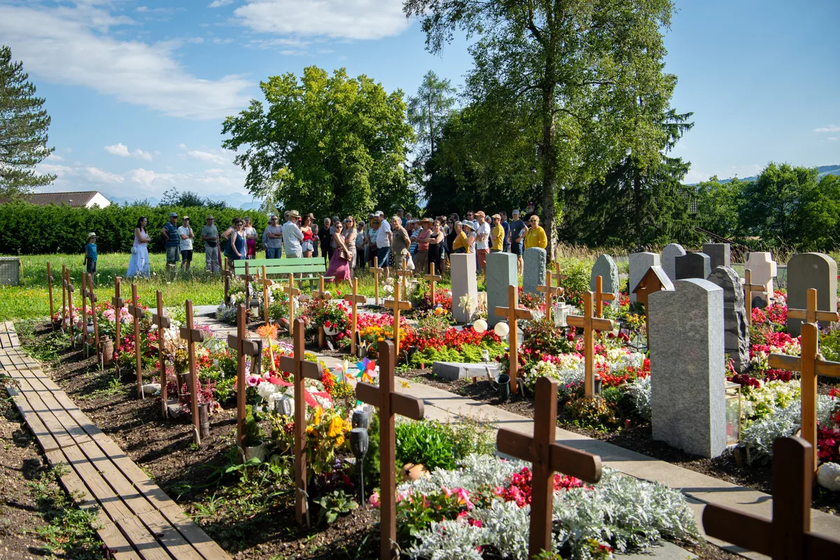 12728510-3 Hinterhalt Festival: "Kunst in aller Ruhe" auf dem Friedhof Uster