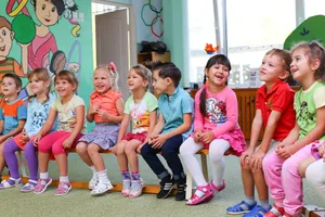 24234295-9 Schulassistenzen Klassenassistenz Kinder Kindergarten Schule Symbolfoto