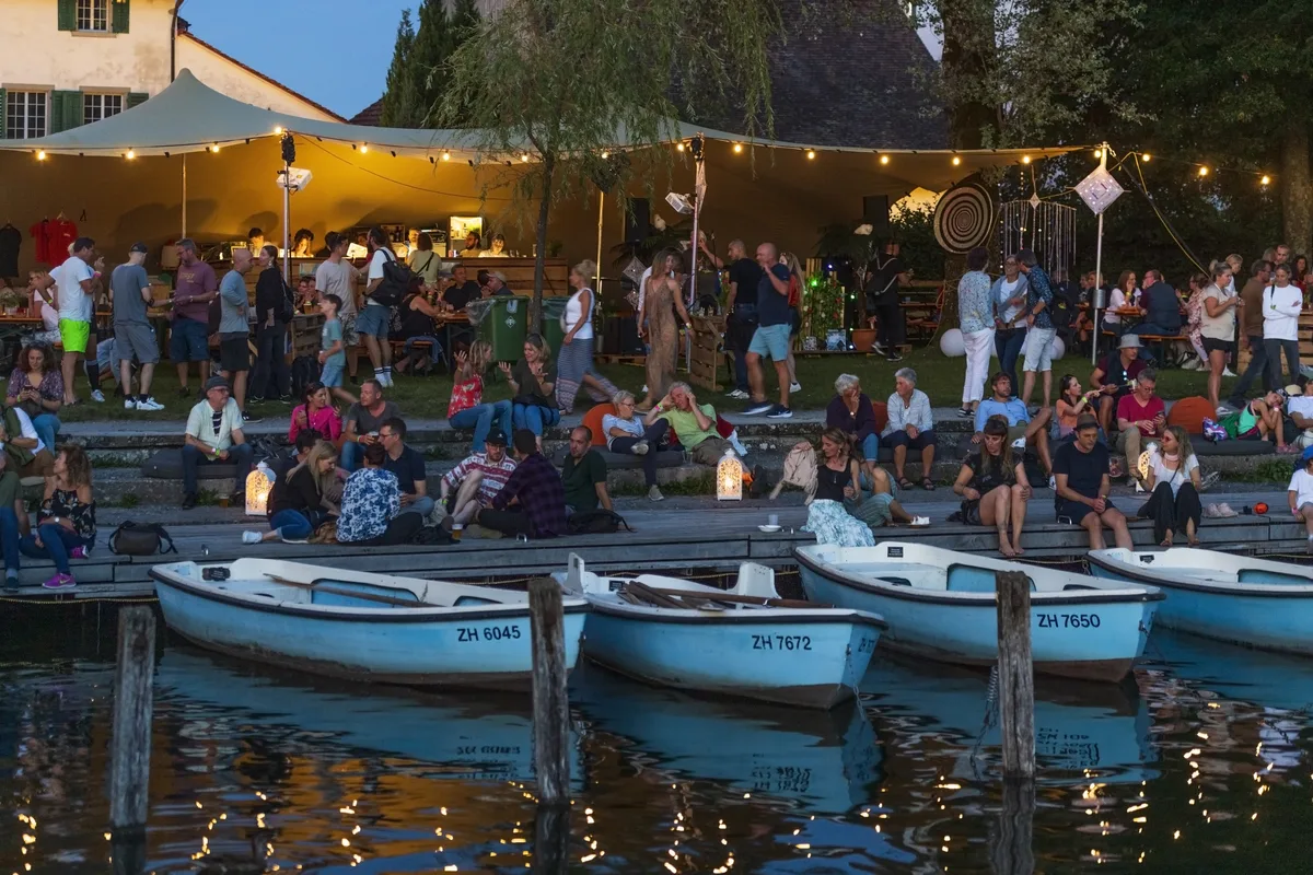 Feiern am Wasser: Das ist beim Openair am Greifensee möglich. Feiern am Wasser: Das ist beim Openair am Greifensee möglich.