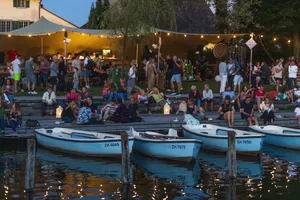 Feiern am Wasser: Das ist beim Openair am Greifensee möglich. Feiern am Wasser: Das ist beim Openair am Greifensee möglich.