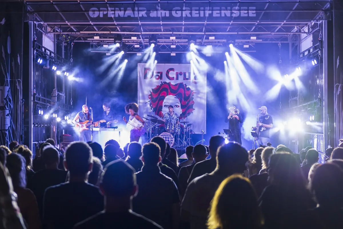 Das am Greifensee ansässige Open Air feiert diesen Sommer Jubiläum. Es ist indes nicht das einzige Open Air direkt am Wasser. Das am Greifensee ansässige Open Air feiert diesen Sommer Jubiläum. Es ist indes nicht das einzige Open Air direkt am Wasser.