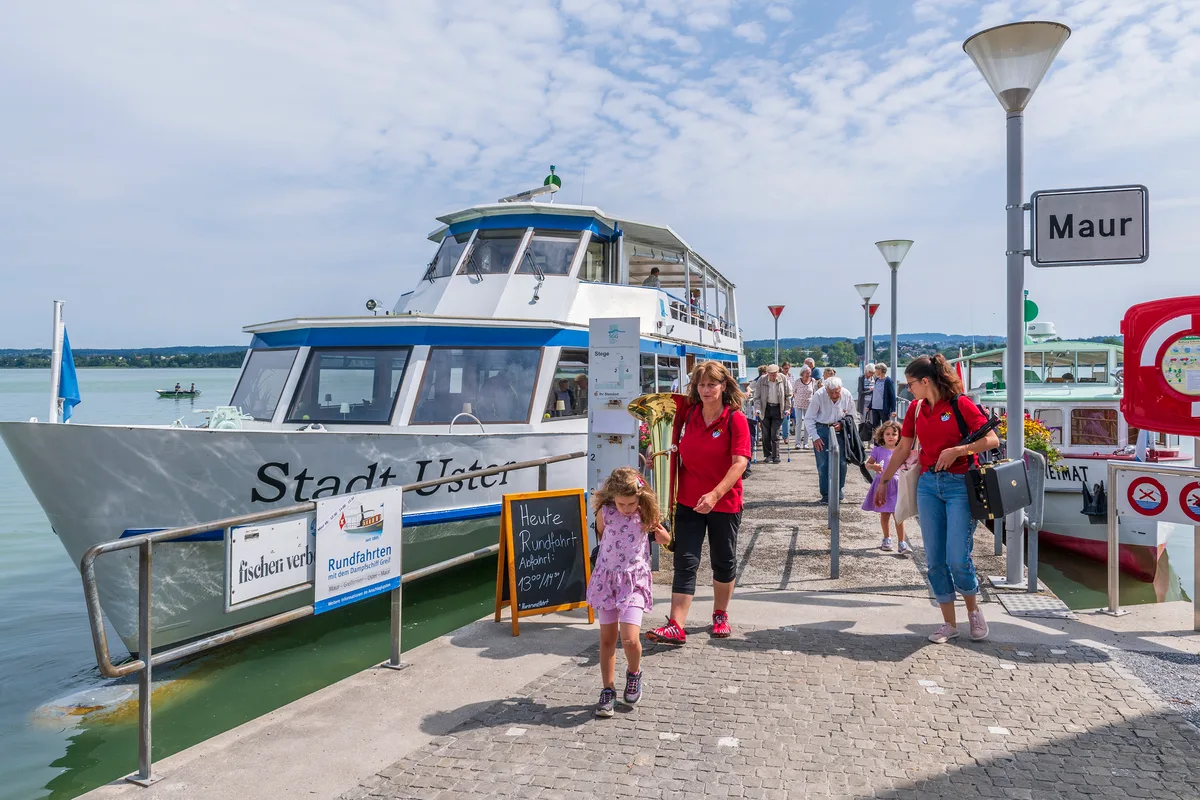 28858924-1 Das Kirchenschiff wieder im sicheren Hafen.