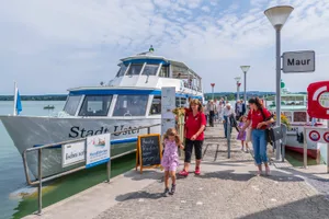 28858924-1 Das Kirchenschiff wieder im sicheren Hafen.