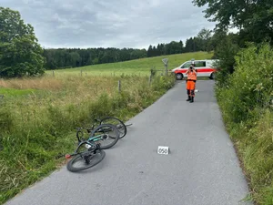 Wie es zum Unfall in Maur kam, muss die Polizei und die Staatsanwaltschaft jetzt abklären. Wie es zum Unfall in Maur kam, muss die Polizei und die Staatsanwaltschaft jetzt abklären.