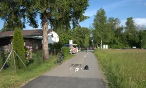 12171276-2 Ein E-Biker hat sich am Mittwochabend (31.05.2023) in Uster bei einem Sturz schwere Verletzungen zugezogen.
