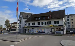 Die Volg-Filiale an der Seestrasse in Uster wurde am frühen Freitagmorgen überfallen. Die Volg-Filiale an der Seestrasse in Uster wurde am frühen Freitagmorgen überfallen.