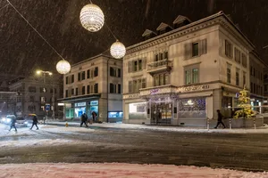Auf der Kreuzung Bankstrasse und Bahnhofstrasse ist das zusätzliche licht nicht nur gut für die Stimmung. Auf der Kreuzung Bankstrasse und Bahnhofstrasse ist das zusätzliche licht nicht nur gut für die Stimmung.