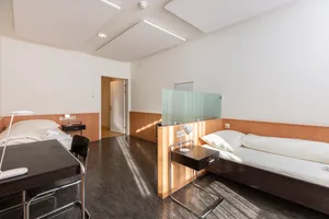 23117275-15 Am 6. Februar 2023 hat die Clienia Schlössli in Oetwil am See ein neues Kriseninterventionszentrum eröffnet.