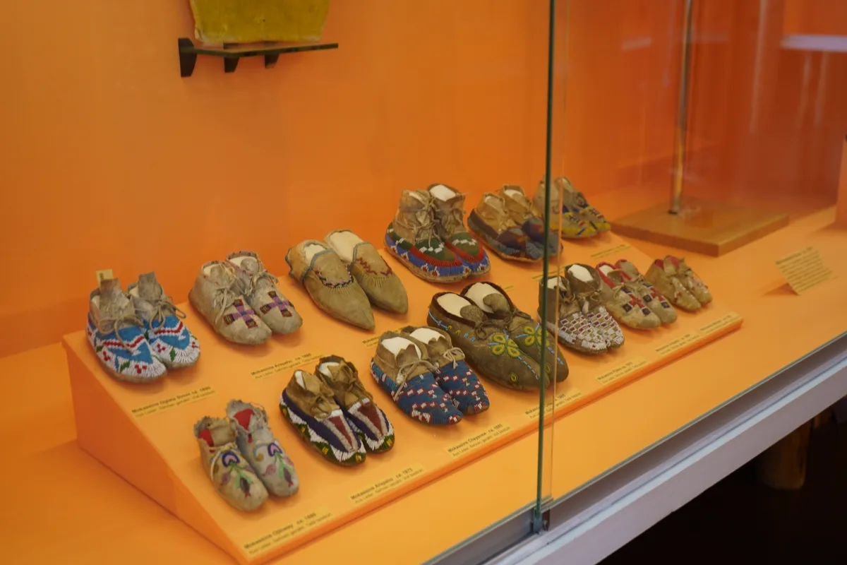 Schuhe von Indianerkindern.