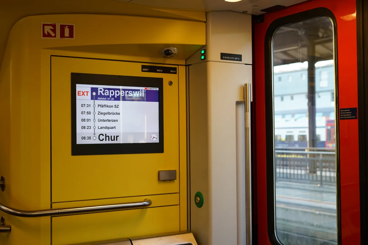 Dieser Zug fährt vom Oberland direkt nach Chur. Dieser Zug fährt vom Oberland direkt nach Chur.