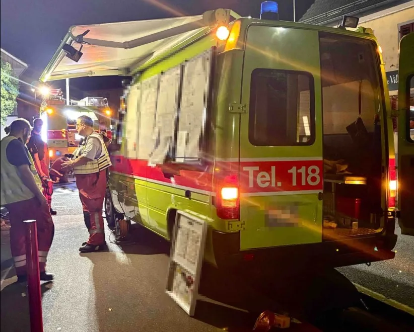 Der Wohnungsbrand in Dübendorf ereignete sich am späten Abend. Die Feuerwehr fand keine Menschen mehr in der Wohnung vor.