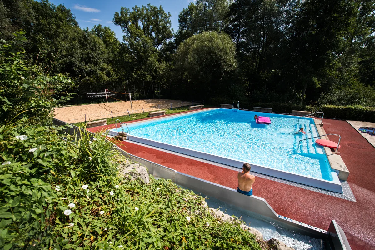 Badi-Test: Schwimmbad Grüningen Badi-Test: Schwimmbad Grüningen