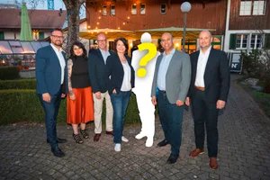 Ersatzwahl für Daniel North, 3. von rechts. Ersatzwahl für Daniel North, 3. von rechts.