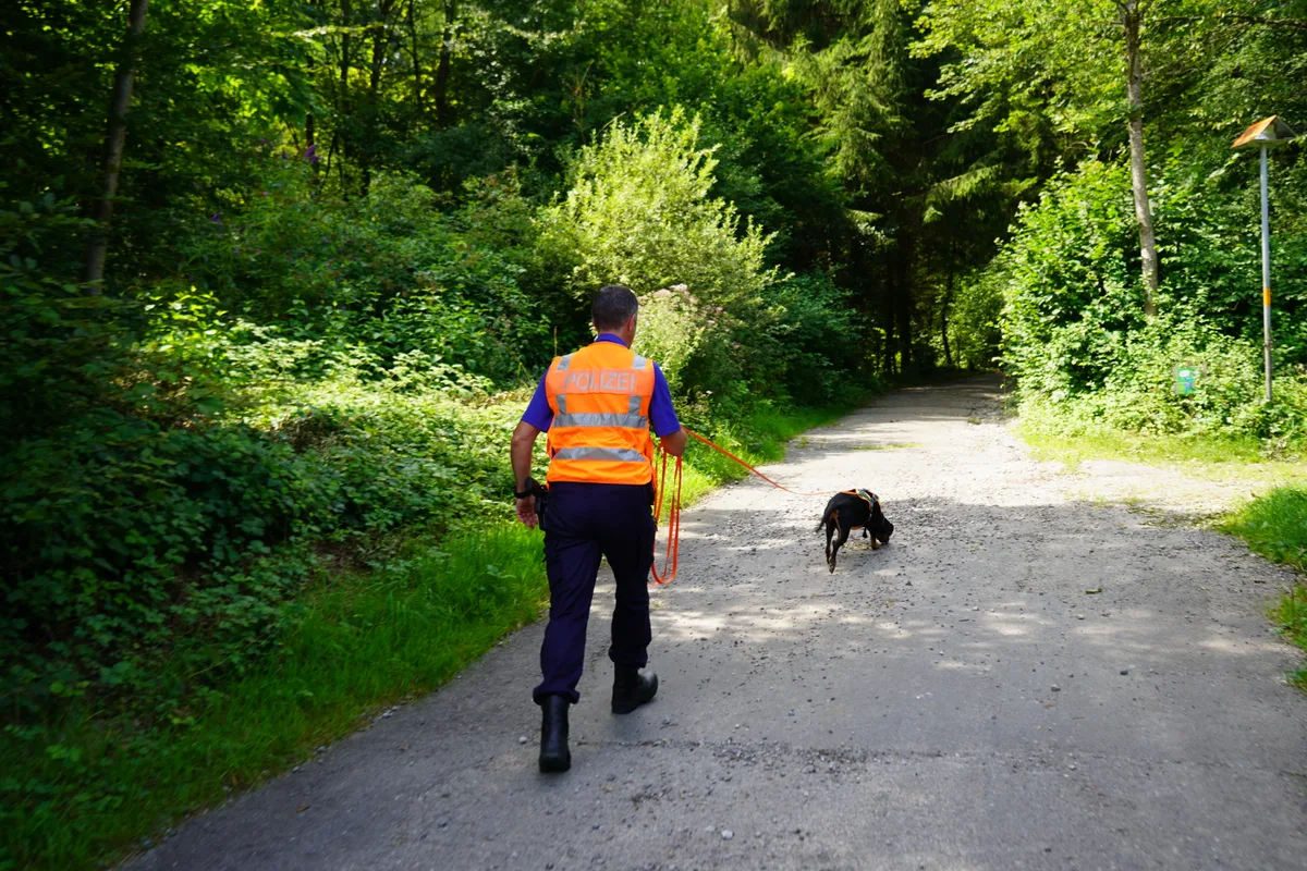 Jörg Guggisberg ist der Leiter des Diensthundezentrums in Dübendorf. Er trainiert Polizeihunde.