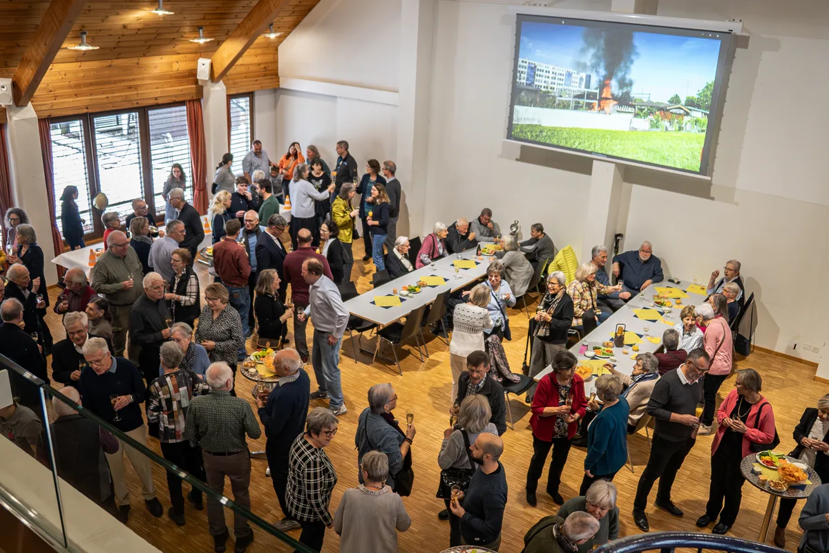 Neujahrsapero in Schwerzenbach im Chimlisaal. Martin Hermann bei seiner Rede.