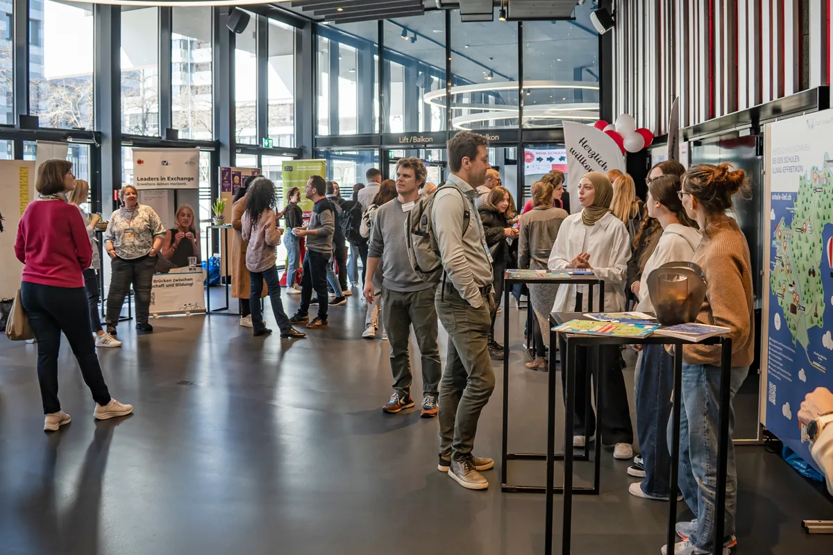 Repo an der Lehrpersonen-Stellenmesse in Dübendorf.