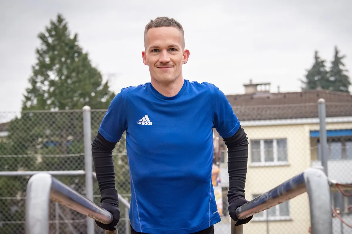 Der Dübendorfer Gemeinderatspräsident Christian Meyer ist eine Sportskanone. Wir begleiten ihn auf ein Outdoor-Work-out auf der Schulanlage Dorf und fragen ihn, was ihn im Leben bewegt.
