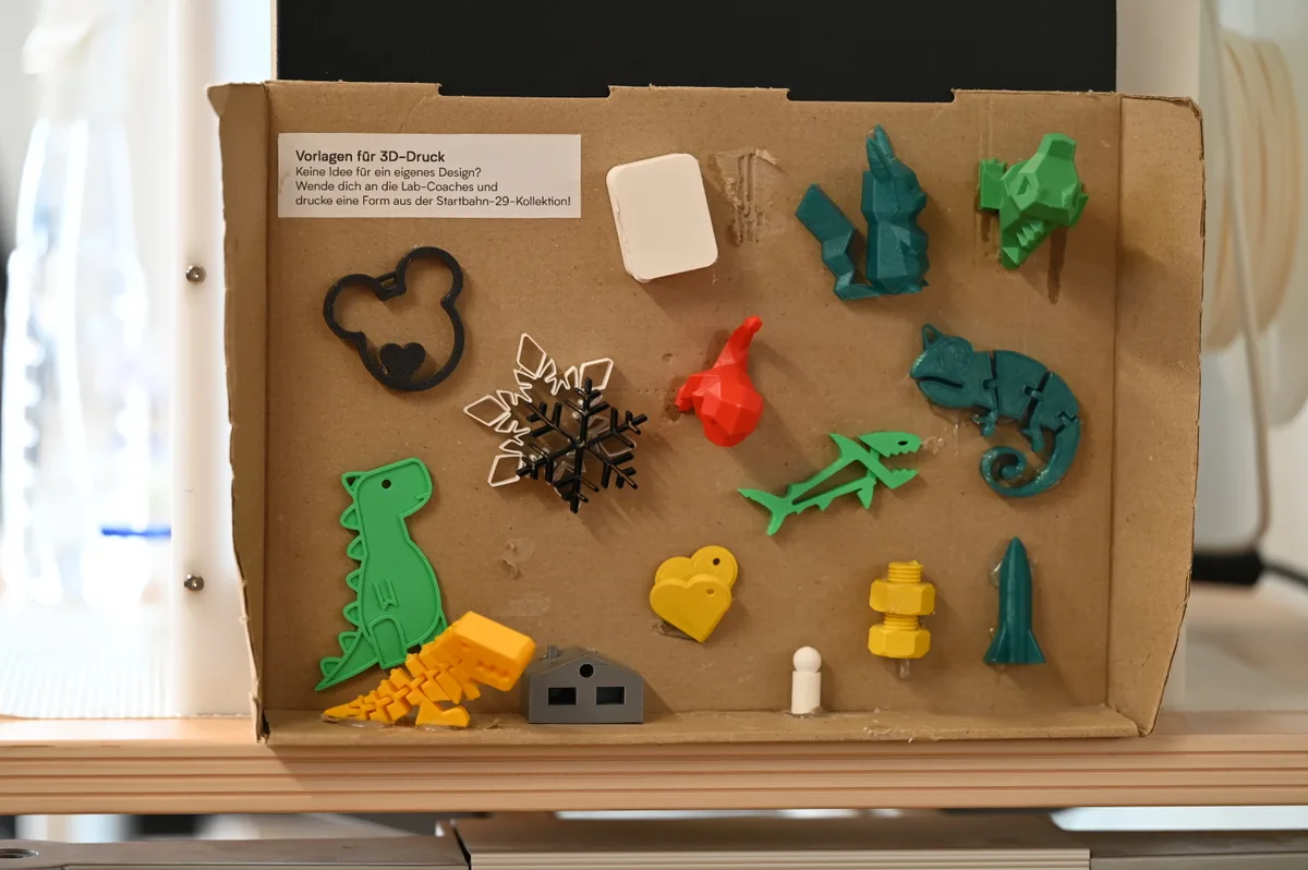 Besuch beim Verein Startbahn 29 in Dübendorf, der einen 3D-Workshop für Kinder durchführt.