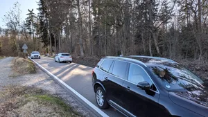 Auf der Buchrainstrasse oberhalb des Geerens hat die Stadtpolizei Dübendorf bei einer Kontrolle Tempoexzesse festgestellt. Auf der Buchrainstrasse oberhalb des Geerens hat die Stadtpolizei Dübendorf bei einer Kontrolle Tempoexzesse festgestellt.