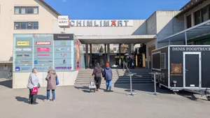 29274759-15 Chimlimärt-Kunden haben bald die Wahl: Denner, Voi oder – demnächst – Coop.