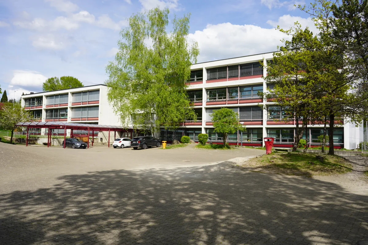 Primarschulhaus Feldhof in Volketswil.