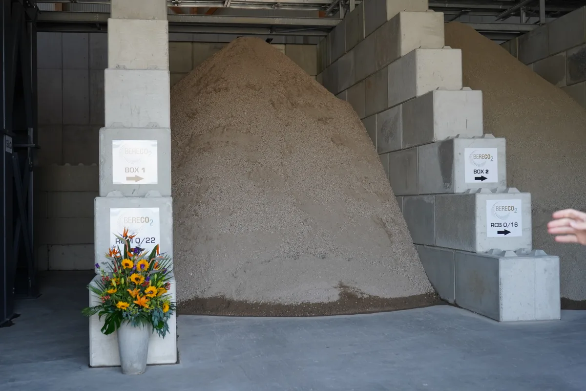 Ein Haufen Beton-Granulat.