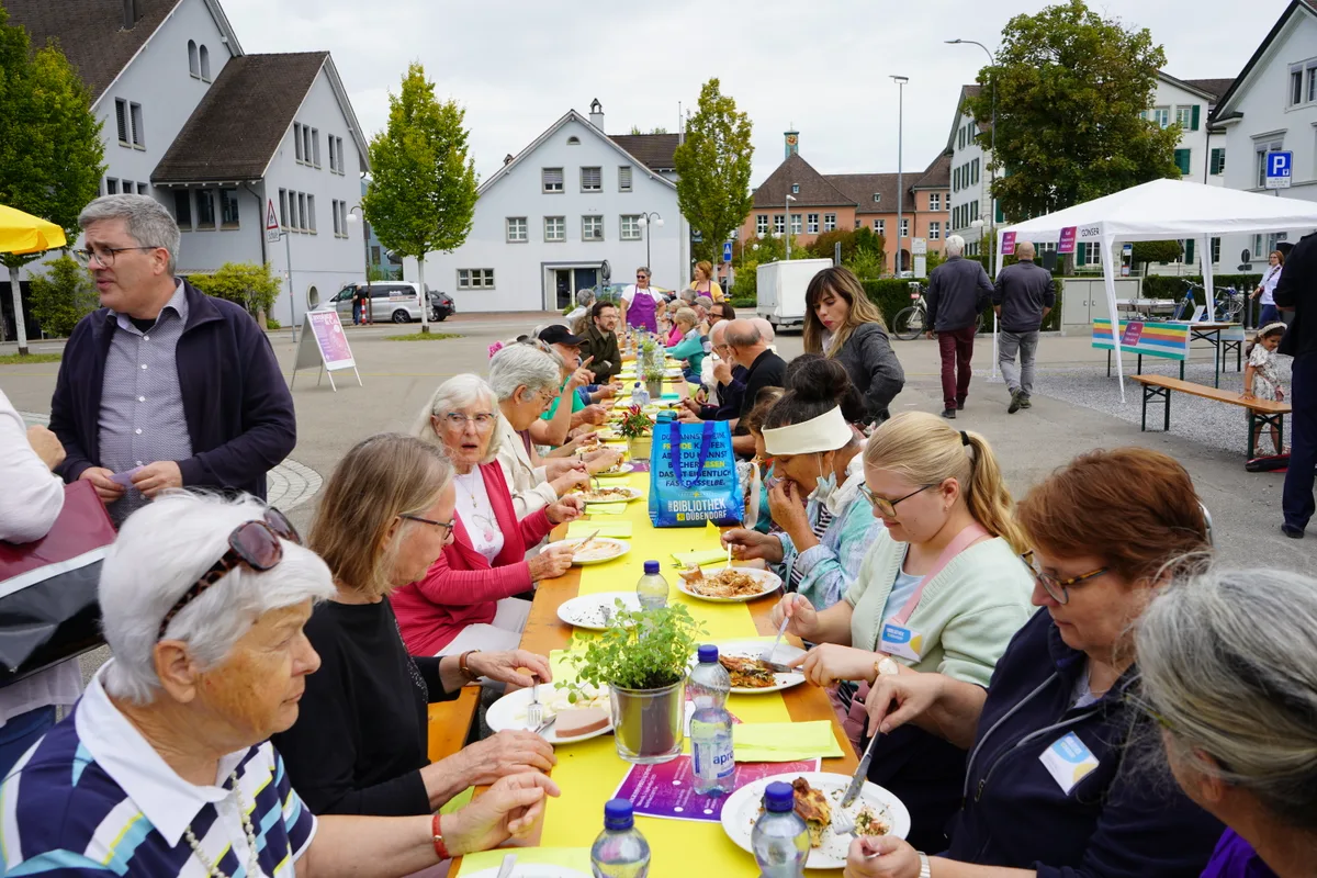 Gut besucht: Beim Anlass «Gemeinsam zu Tisch» blieb am Mittwochmittag kein Platz mehr frei.