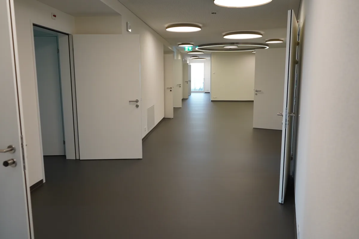 Blick auf den Gang im 2. Stock.