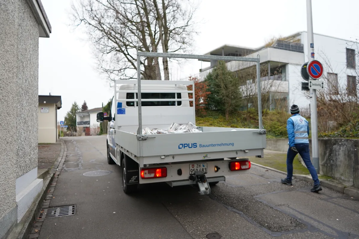 Zeitungssammeln in Dübendorf