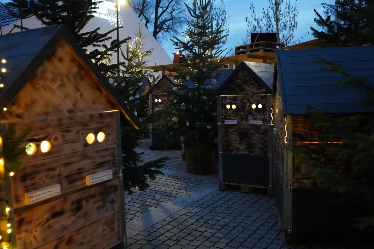 Ausstellung "Kunstblick" im Gwunderland vor der Oberen Mühle in Dübendorf.