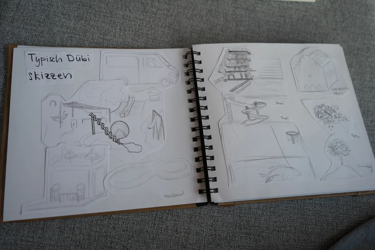 Blick auf ein Skizzenbuch.