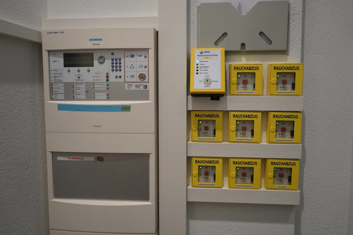 Blick auf die Brandmeldeanlage.