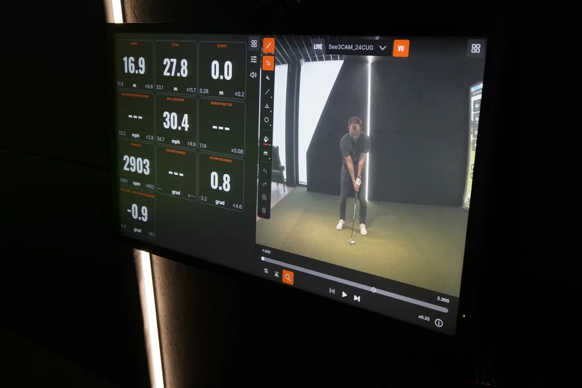 Blick auf einen Monitor.