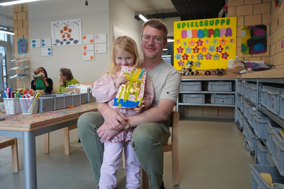 Die Werkstatt unter der Leitung von Enid Kohler steht Kindern und Erwachsenen aus dem Hochbord für kreative Gestaltung offen.