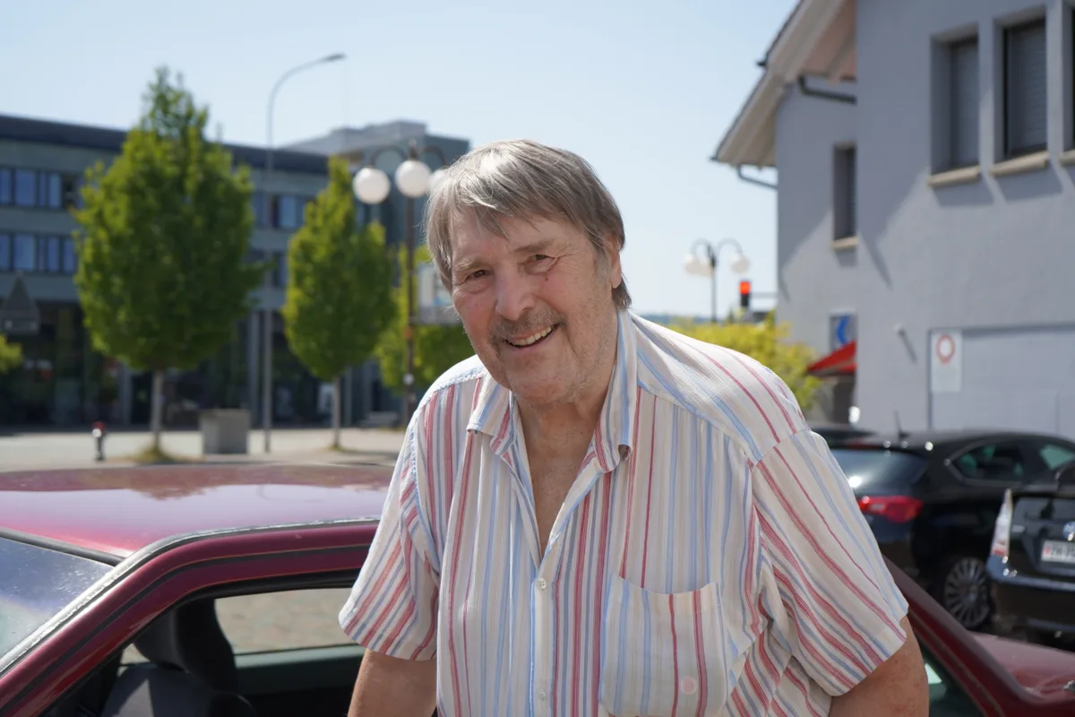 Georges Frey aus Dübendorf wehrt sich gegen Bussen für kurzes Parken.